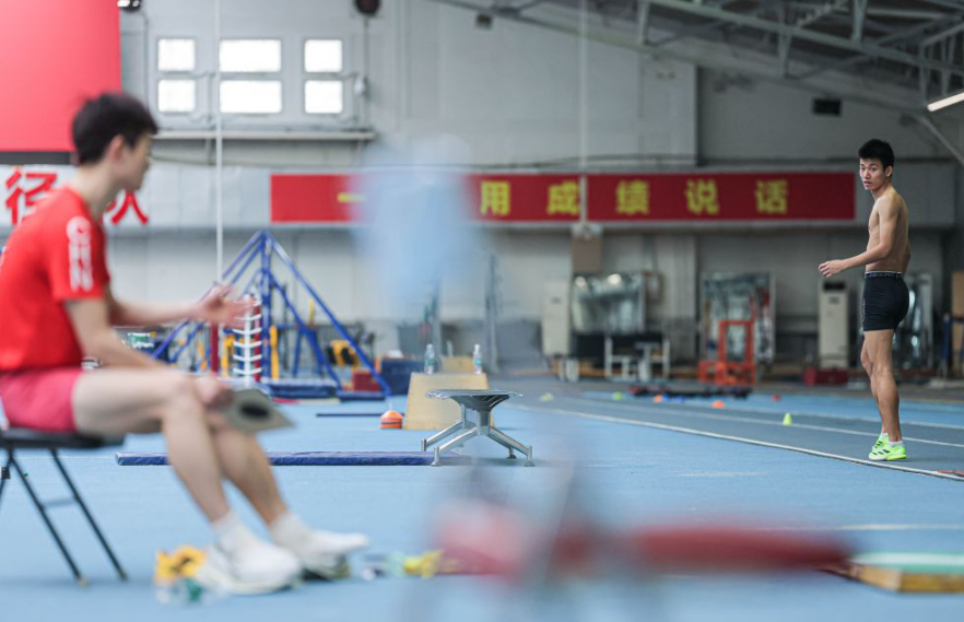 玩转线上百家乐：心理战与策略分析